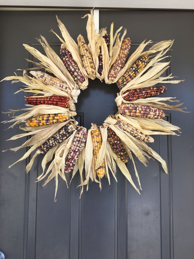 decoratiune de toamna din porumb, coroana de toamna pentru usa